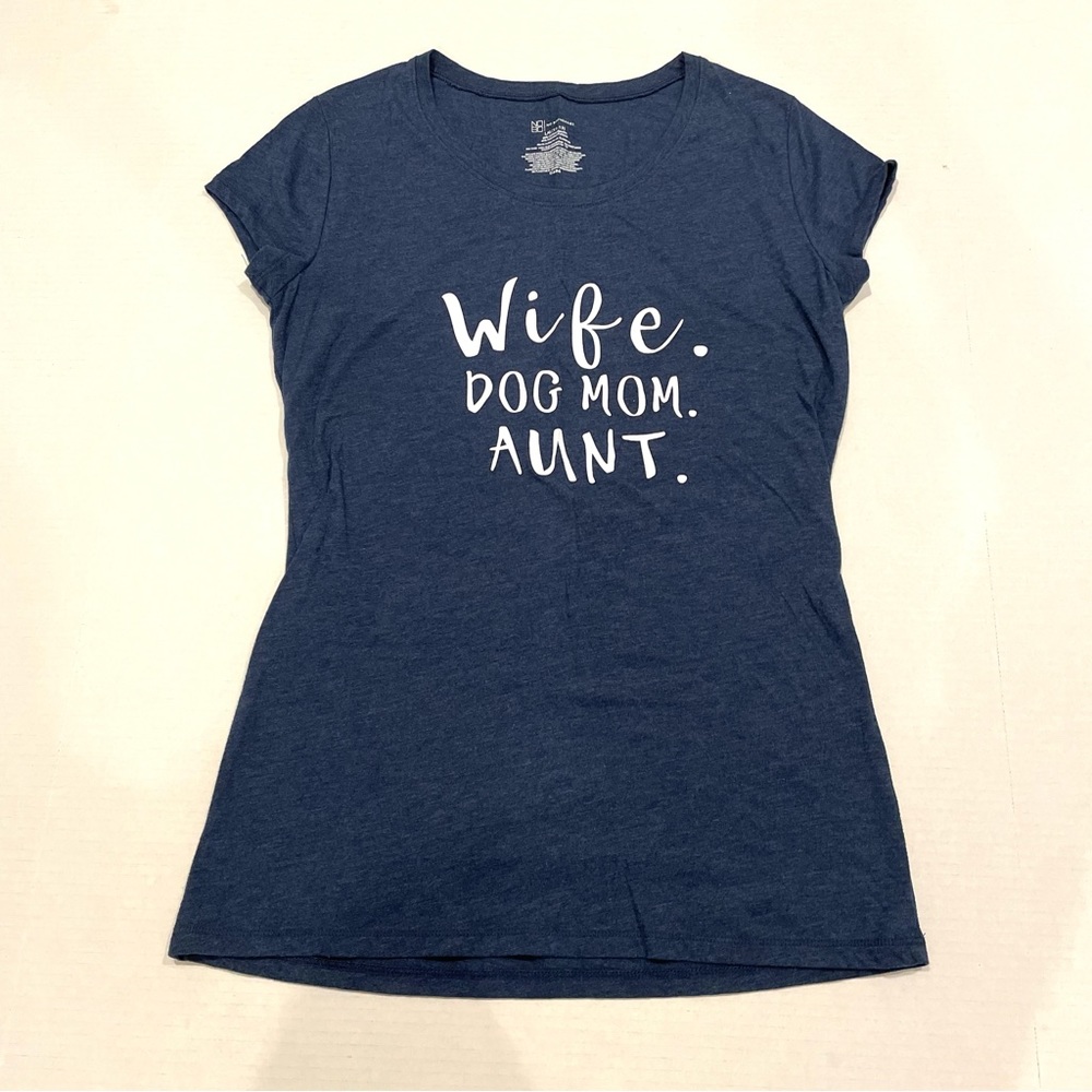 NEW - Wife. Dog‎ Mom. Aunt. Tshirt Size Small